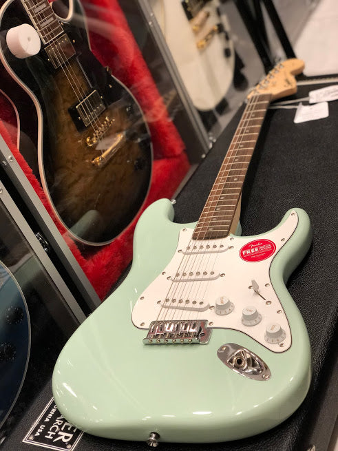 Squier Affinity Stratocaster สี Surf Green