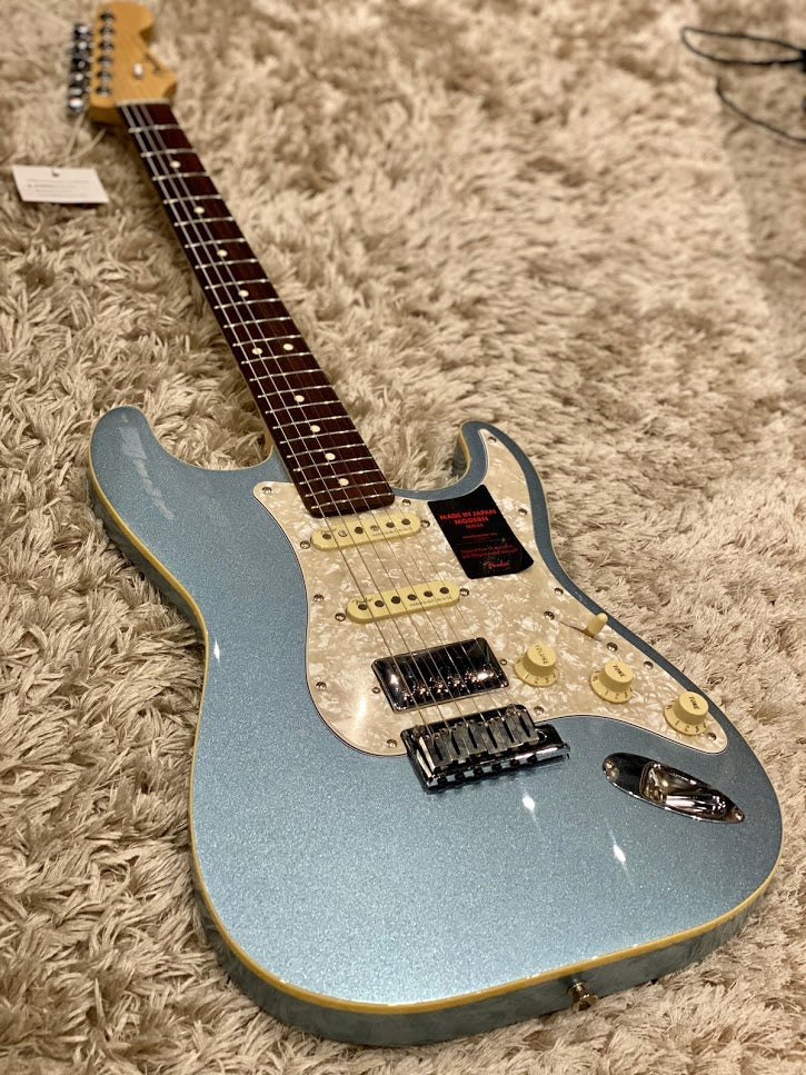 Fender Japan Modern HSS Stratocaster สี Ice Blue Metallic พร้อม rosewood FB