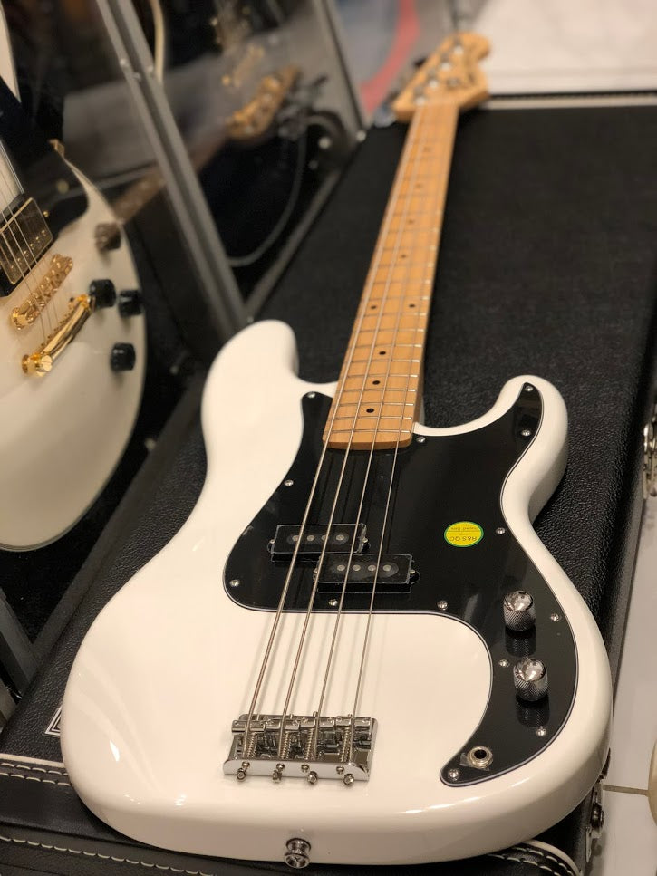 Tokai APB-58 OWT/M Hard Puncher P Bass in Olympic White with maple FB