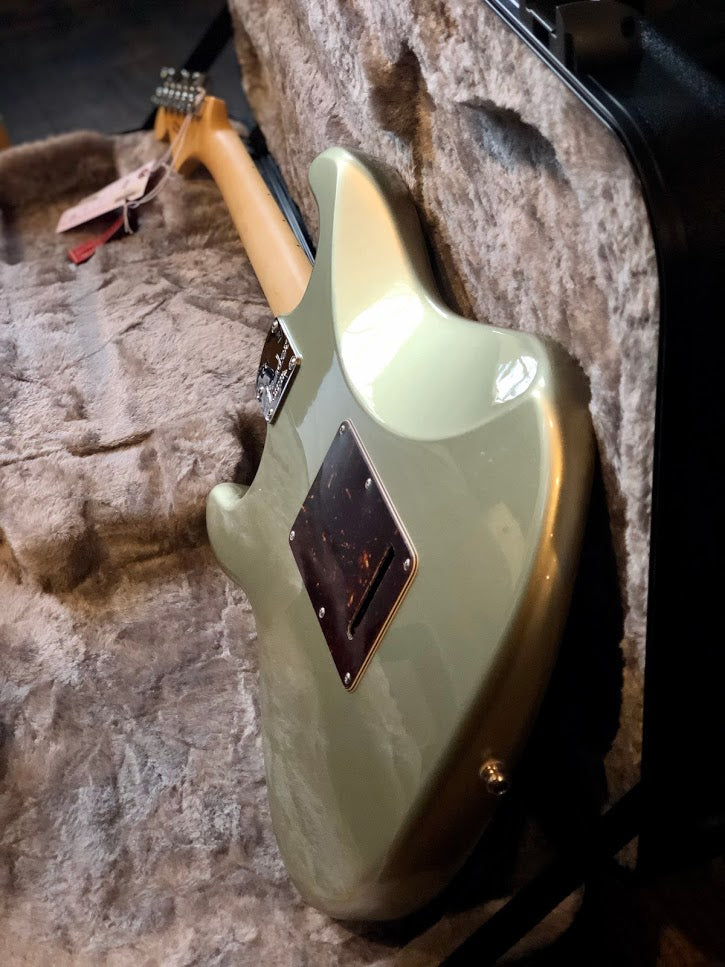 Fender American Elite Stratocaster HSS Shawbucker - Champagne with Maple FB