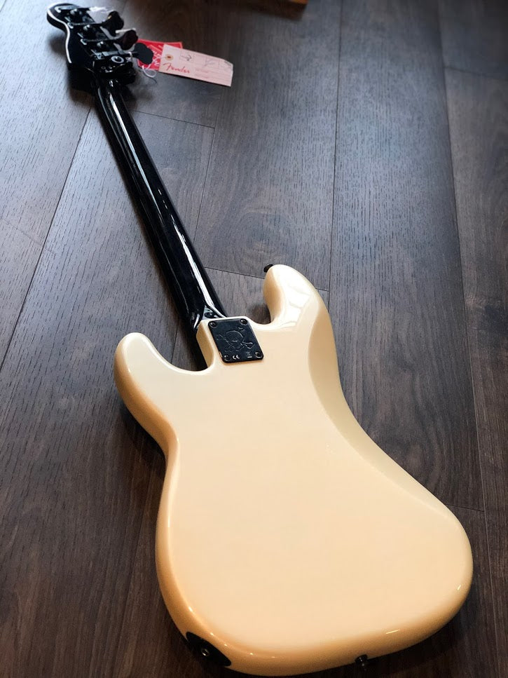Fender Duff McKagan Deluxe Precision Bass - สีขาวมุก 