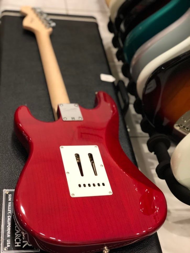Squier Standard Stratocaster สี Cherry Sunburst พร้อม Laurel FB