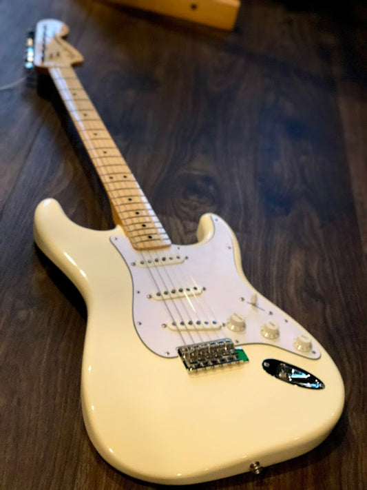 Fender Classic Series '70s Stratocaster in Olympic White with Maple FB