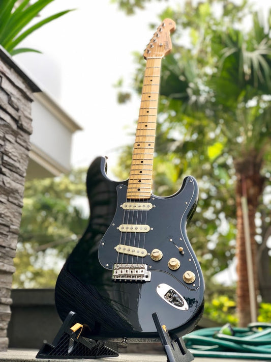 Tokai AST-95 Goldstar Sound Japan in Black and Ivory with maple FB