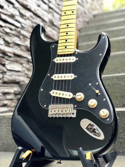 Tokai AST-95 Goldstar Sound Japan in Black and Ivory with maple FB