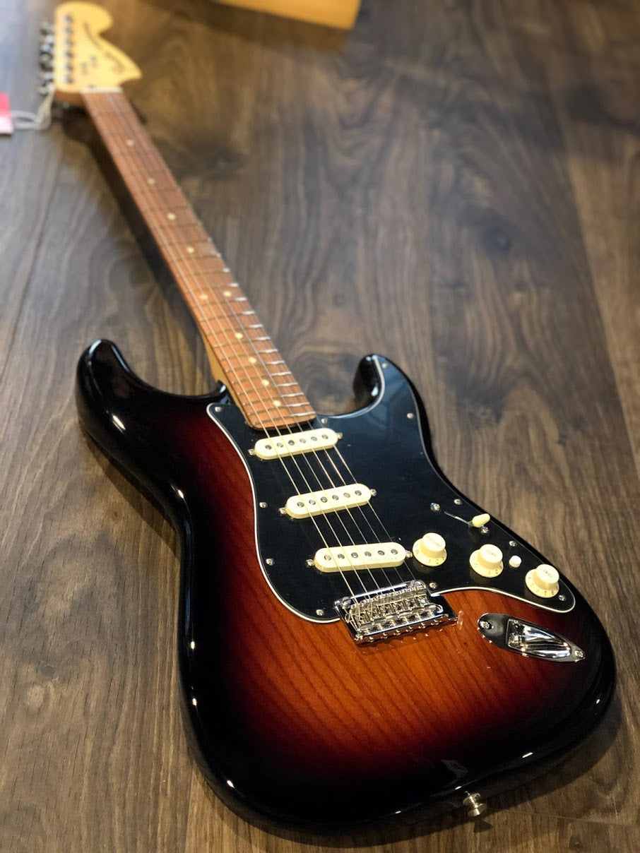 Fender Deluxe Stratocaster in 2 Color Sunburst