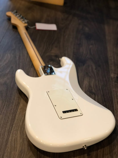Fender Player Series Stratocaster in Polar White with Maple FB