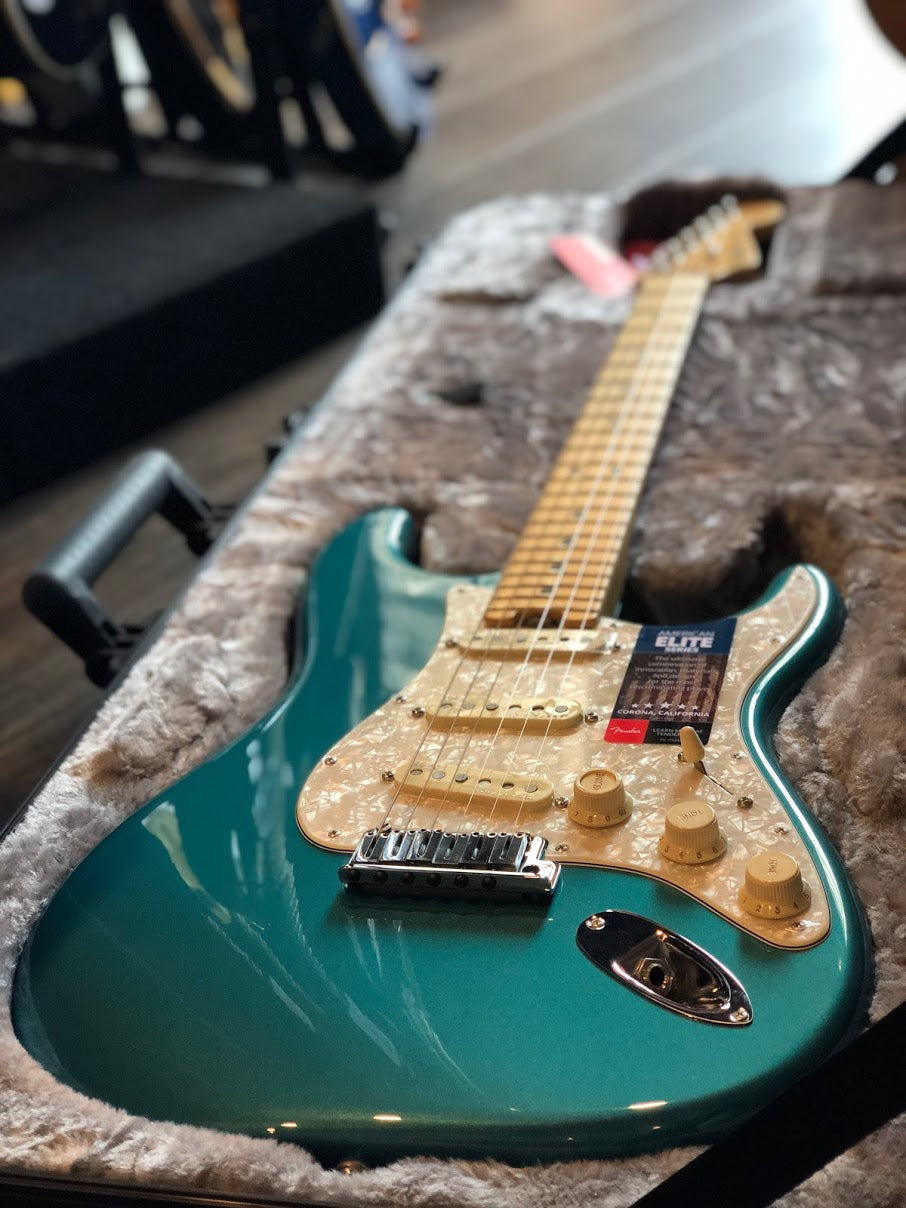 Fender American Elite Stratocaster MN - สีโอเชี่ยนเทอร์ควอยซ์เมทัลลิก