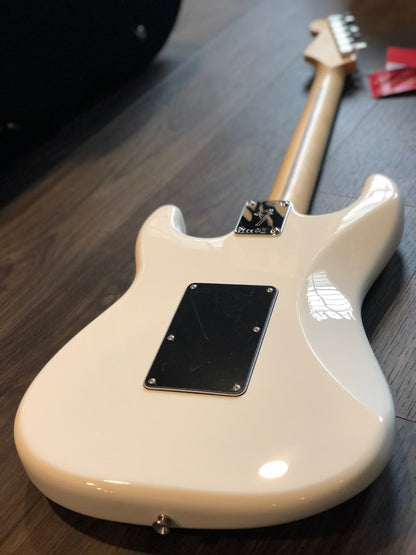 Fender Player Series Stratocaster HSS Floyd Rose in Polar White with Maple FB