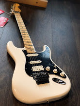 Fender Player Series Stratocaster HSS Floyd Rose in Polar White with Maple FB