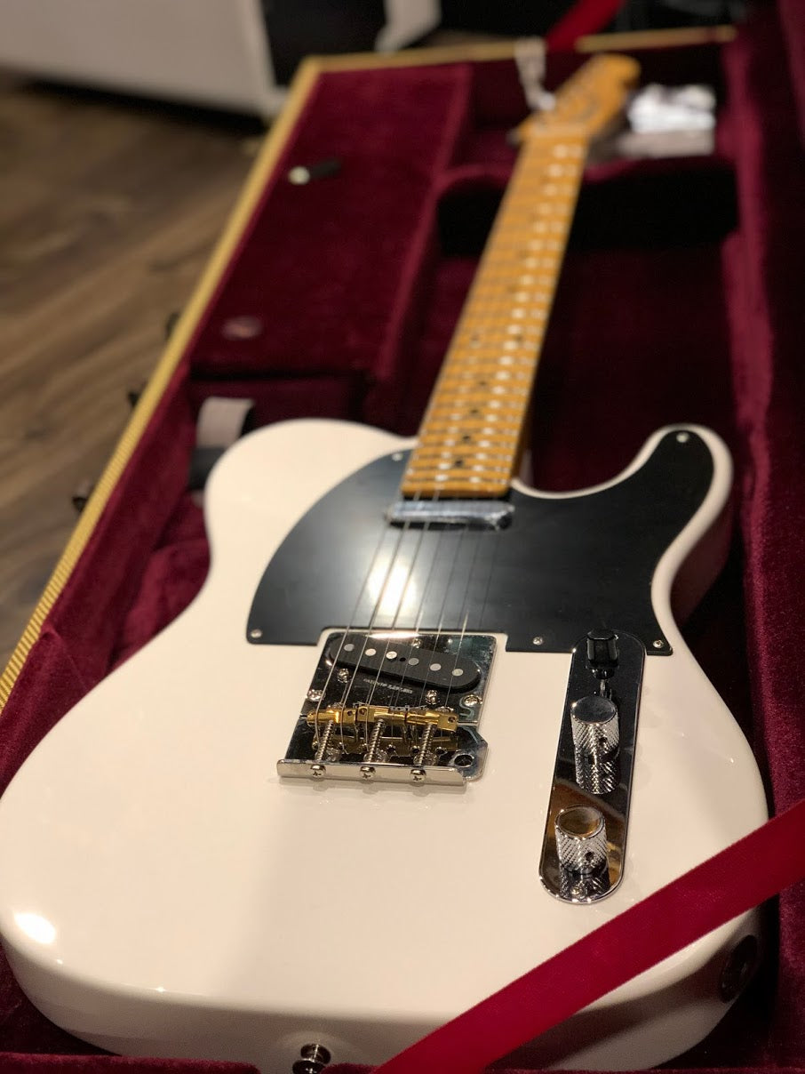 Tokai ATE Maverick OWH/M สีขาว Olympic White พร้อมด้วย Maverick Super Vee Tremolo