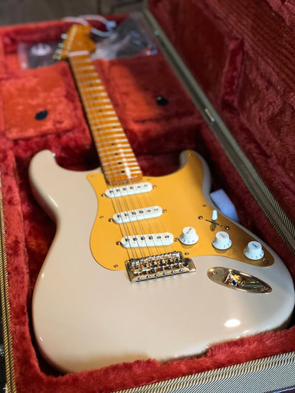 Fender 60th Anniversary Classic Player 50s Stratocaster in Desert Sand