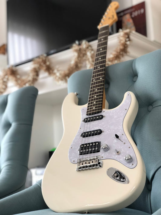 Tokai AST-114SH VWH/R Modern Goldstar Sound in Vintage White with Rosewood FB
