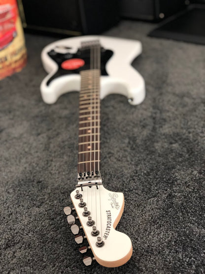 Squier Contemporary Active Stratocaster HH - Flat White