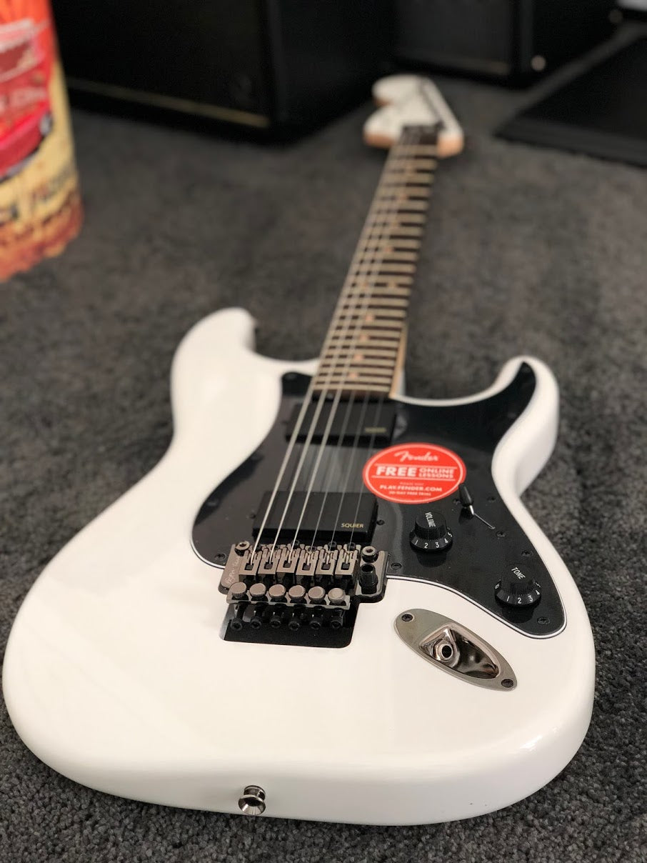 Squier Contemporary Active Stratocaster HH - Flat White