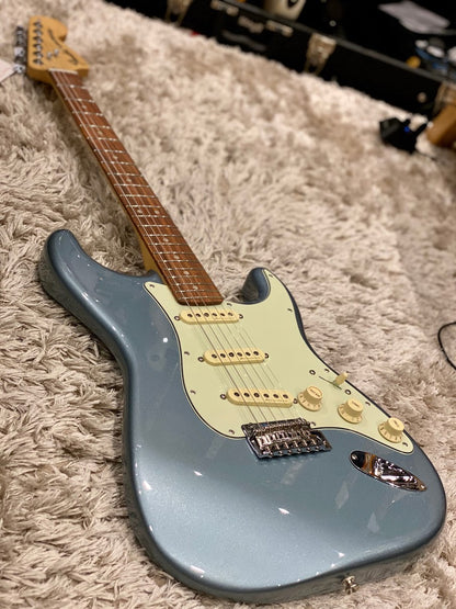 Fender Deluxe Roadhouse Stratocaster Rosewood Mystic Ice Blu