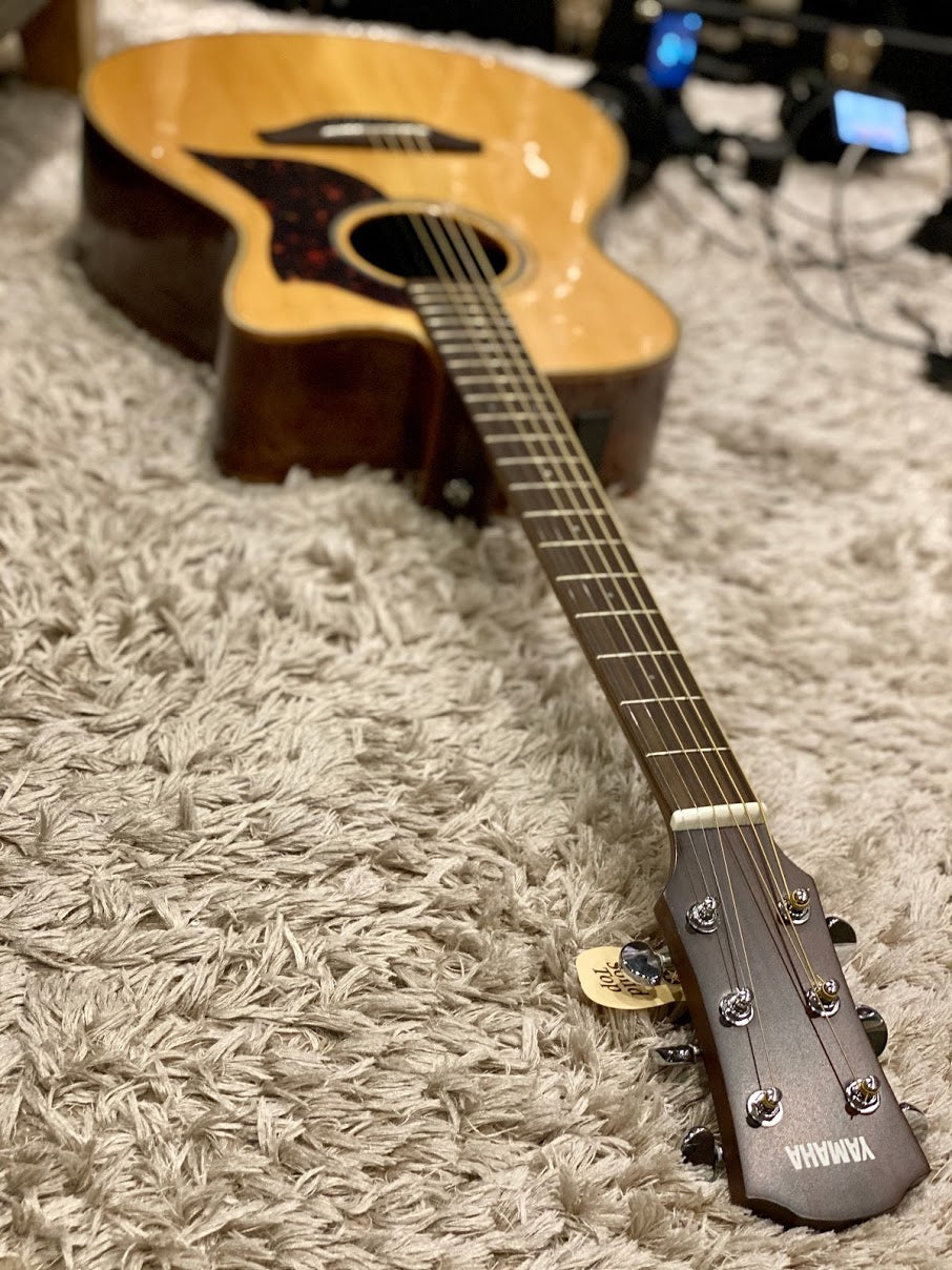 Yamaha AC1M Concert Cutaway - Vintage Natural – nafiriguitar.com