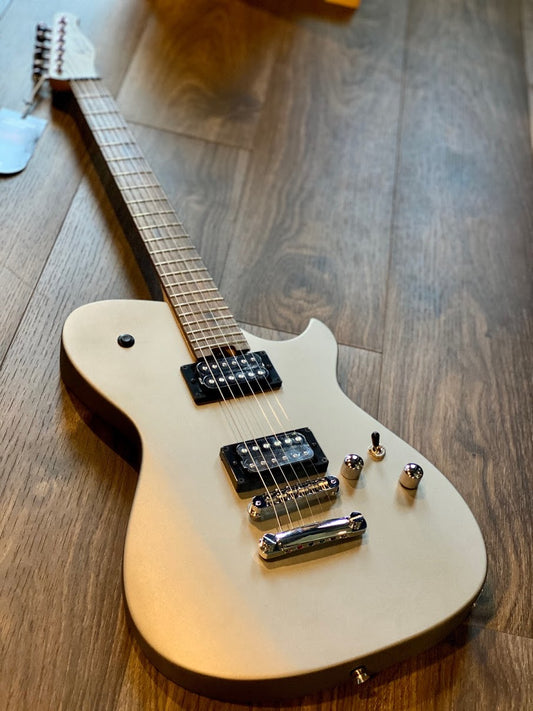 Cort Manson MBM-1 Matthew Bellamy ในสตาร์ไลท์ซิลเวอร์