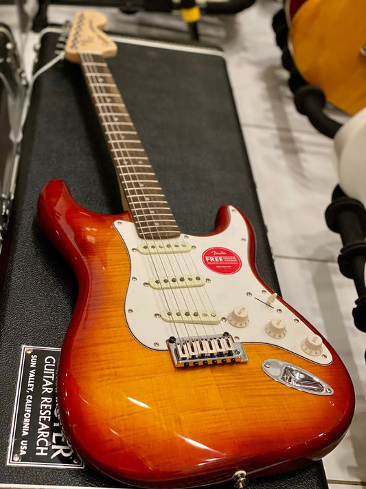 Squier Standard Stratocaster FMT Flamed Maple Top in Amber Burst