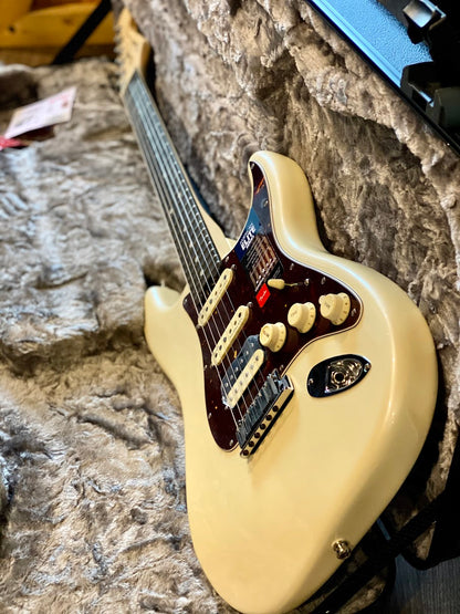 Fender American Elite Stratocaster HSS Shawbucker with Ebony FB in Olympic White