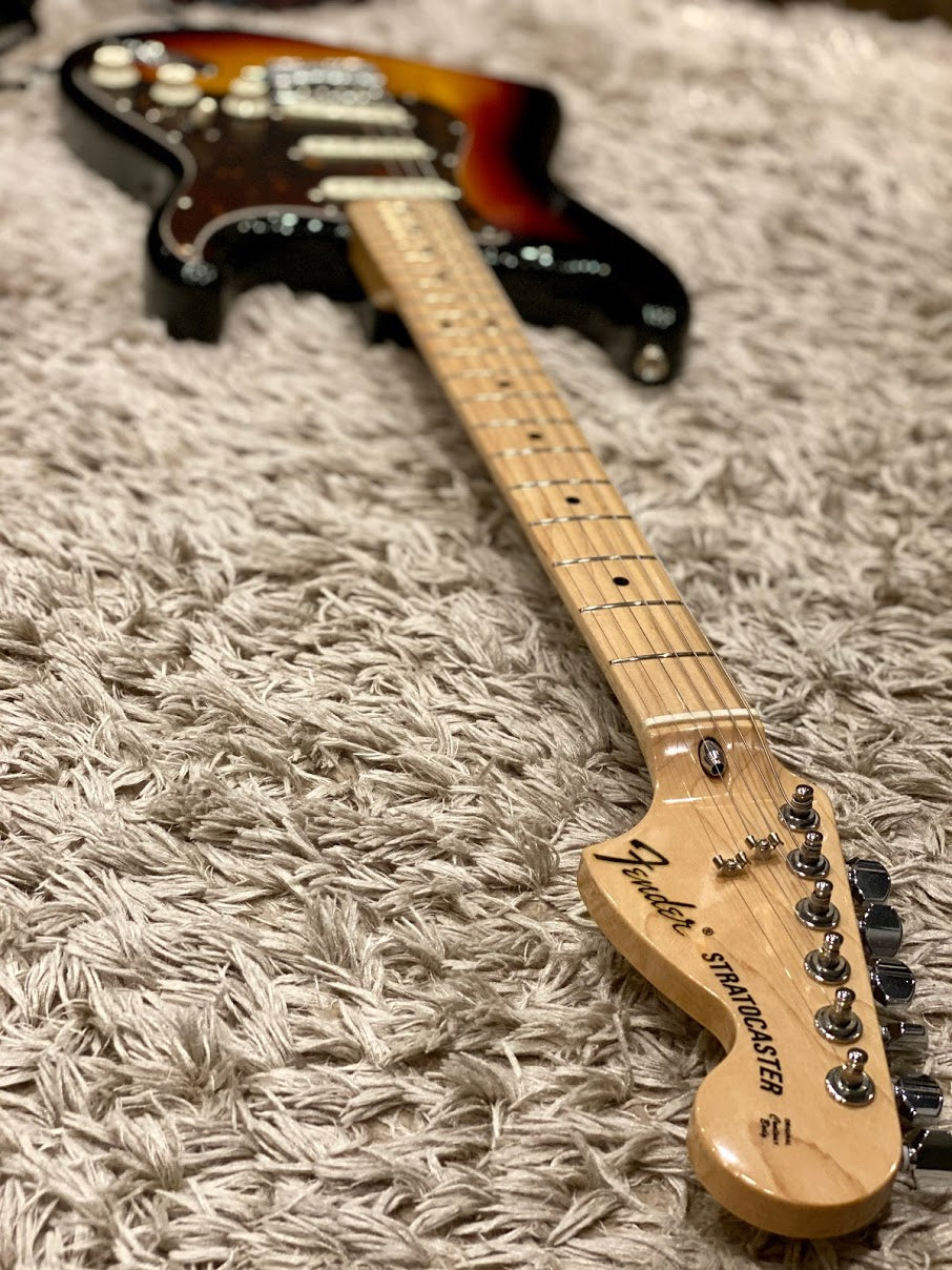 Squier Standard Stratocaster พร้อม Laurel FB สี Antique Burst