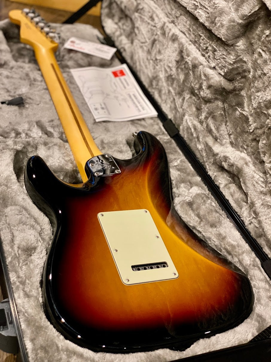 Fender American Ultra Stratocaster HSS - Ultra Burst with Maple FB