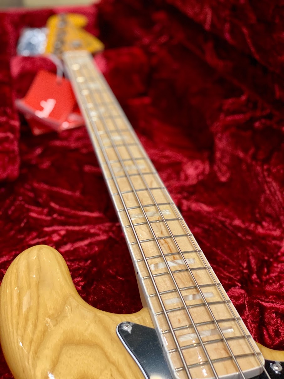 Fender American Original 70s Jazz Bass Maple Neck สีธรรมชาติ