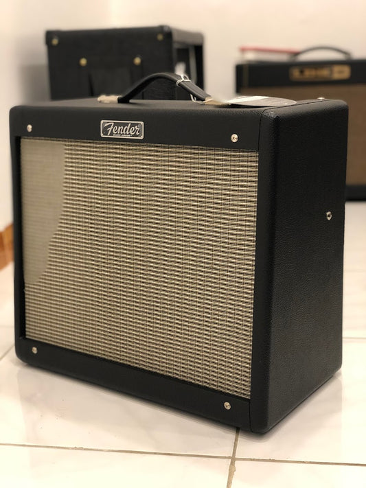 Fender Blues Junior IV 15W 1x12 นิ้ว Tube Combo Amp - สีดำ