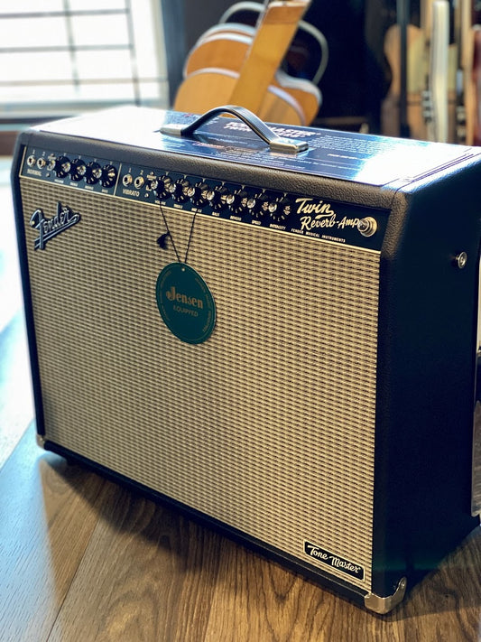 เฟนเดอร์โทนมาสเตอร์ ทวินรีเวิร์บ