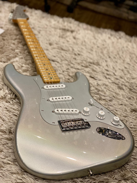 Fender HER Stratocaster สี Chrome Glow 