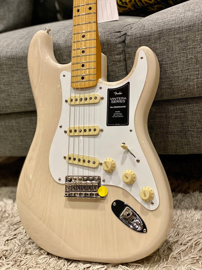 Fender Vintera 50s Stratocaster สีขาวสีบลอนด์ผสมเมเปิ้ล FB 