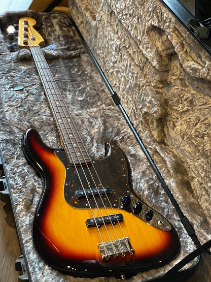 เคส Fender Molded ABS สำหรับ Jazz Bass และ Precision Bass