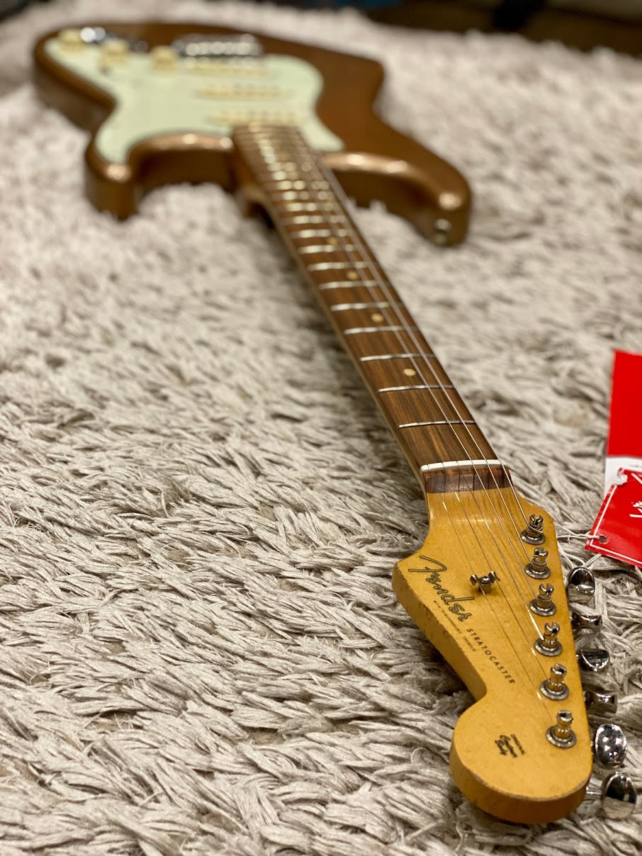 Fender Vintera Road Worn 60s Stratocaster in Firemist Gold