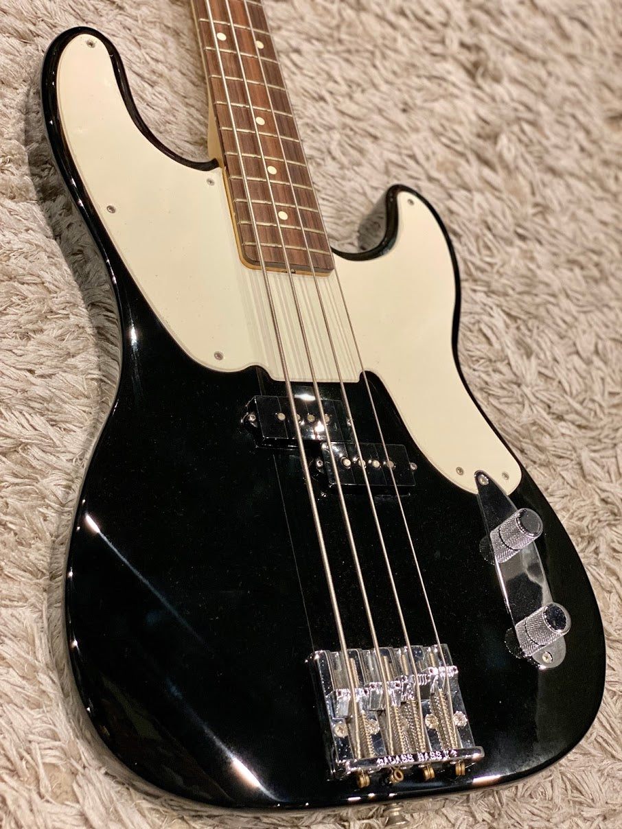 Fender Mike Dirnt Signature Precision Bass in Black