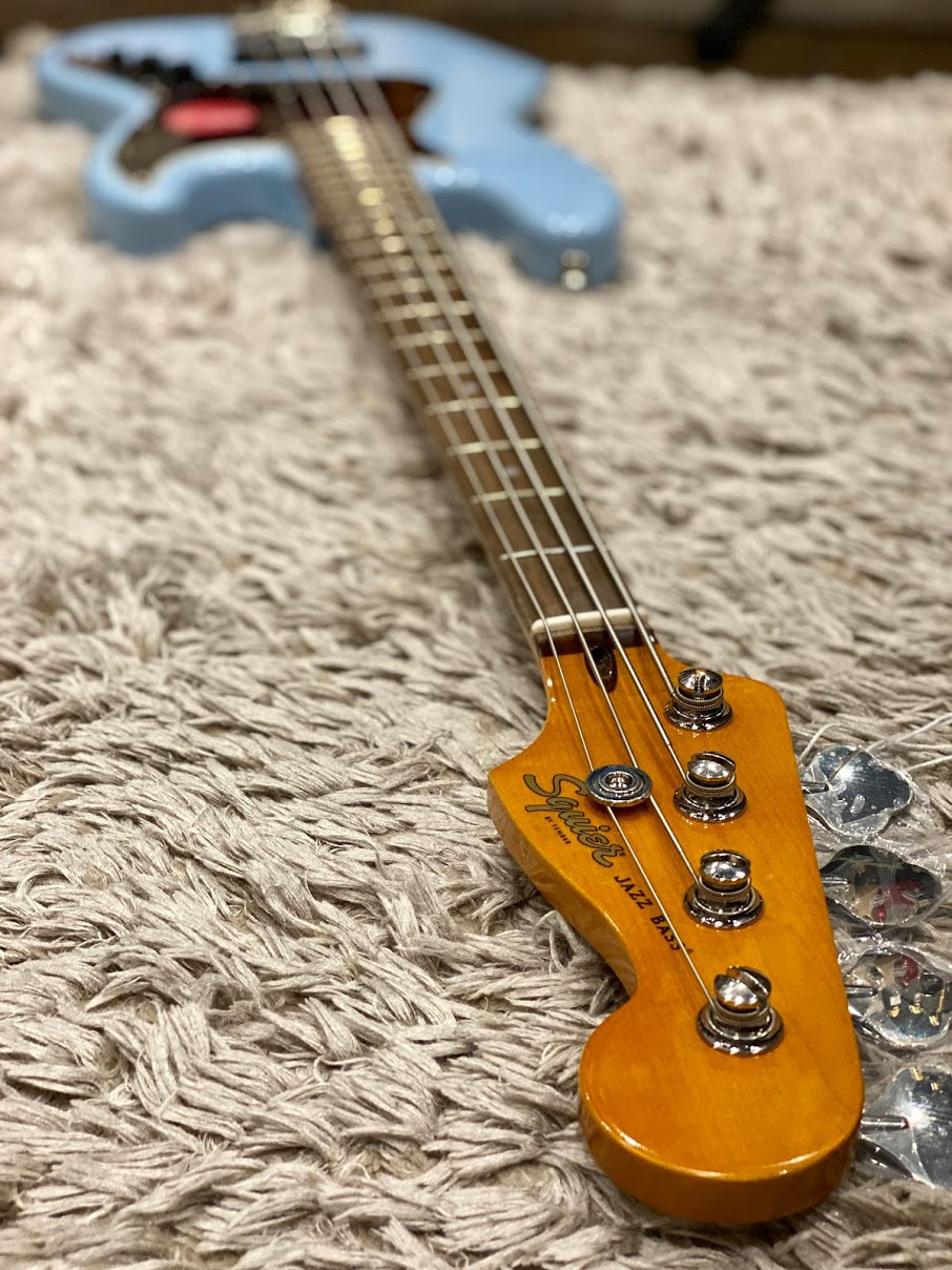 Squier Classic Vibe `60s Jazz Bass - Daphne Blue – nafiriguitar.com