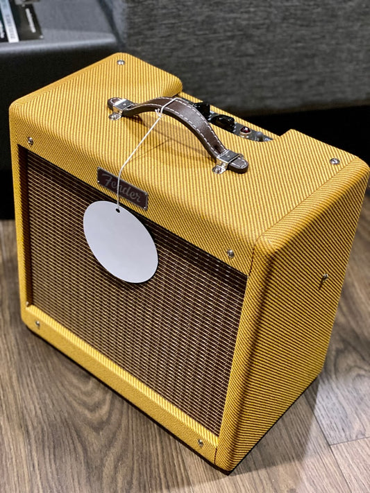 Fender Pro Junior IV 1x10 นิ้ว 15W Tube Combo Amp