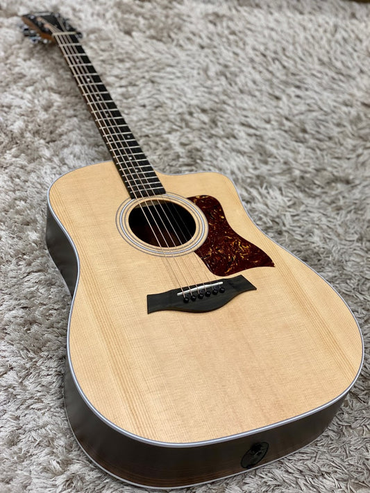Taylor 210ce Rosewood/Spruce in Natural