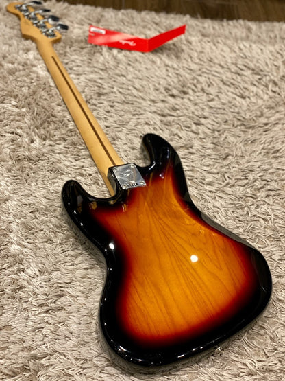 Fender Player Series Jazz Bass in 3 Tone Sunburst with Pau Ferro Fingerboard