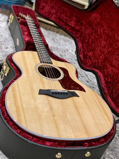 Taylor 214ce Deluxe Grand Auditorium in Natural with Case