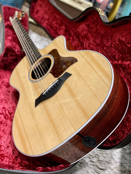Taylor 214ce Deluxe Grand Auditorium in Natural with Case