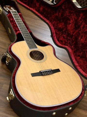 Taylor 414ce-N Grand Auditorium Nylon in Natural