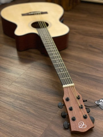 Chard F4040C Spruce Acoustic Electric ในธรรมชาติพร้อมปรีแอมป์ Fishman 