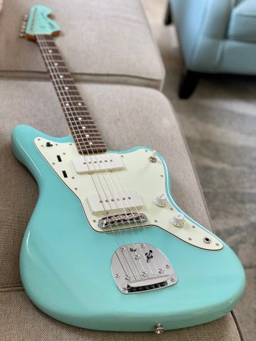 Tokai AJM-140 MH SOB Silverstar Offset สี Sonic Blue พร้อม Headstock ที่ตรงกัน