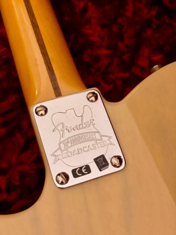 Fender 70th Anniversary Broadcaster - Blackguard Blonde