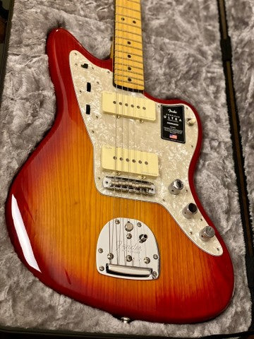 Fender American Ultra Jazzmaster พร้อมฟิงเกอร์บอร์ดไม้เมเปิ้ล - Plasma Red Burst 