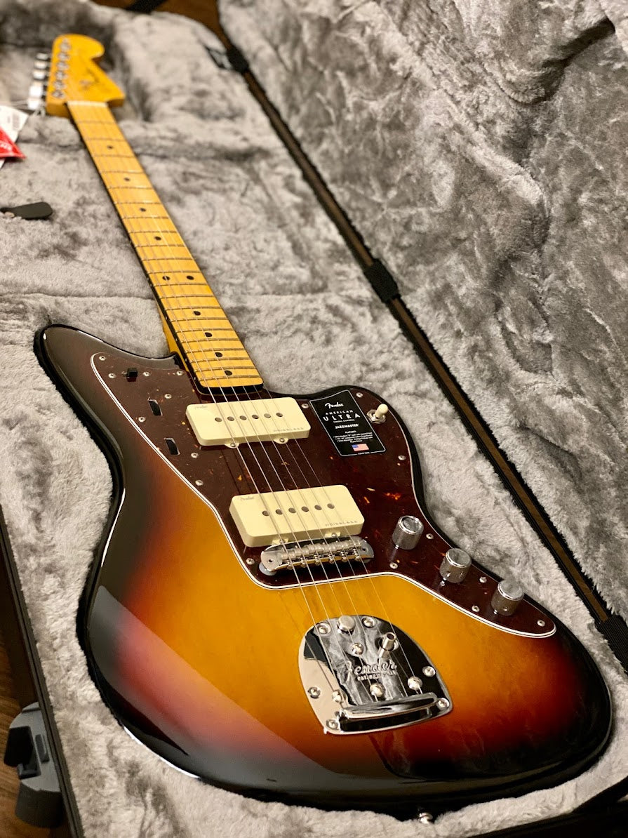 Fender American Ultra Jazzmaster พร้อม Maple FB ใน Ultraburst 