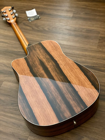 SQOE Spain S500C in Natural with Solid Cedar Top and Ebony Back Side