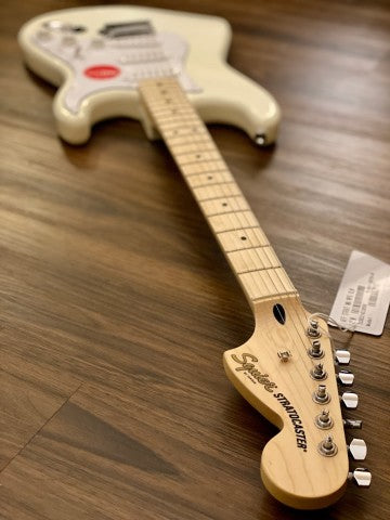 Squier Affinity Series Stratocaster with Maple FB in Olympic White
