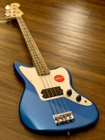 Squier Affinity Series Jaguar Bass พร้อม Maple FB สี Lake Placid Blue