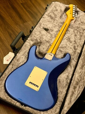 Fender American Ultra Stratocaster HSS - Cobra Blue พร้อมฟิงเกอร์บอร์ดไม้โรสวูด 